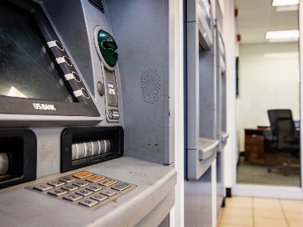 Bank of America Spots Spending Shift as Two-Speed Economy Narrows FinancialSumo