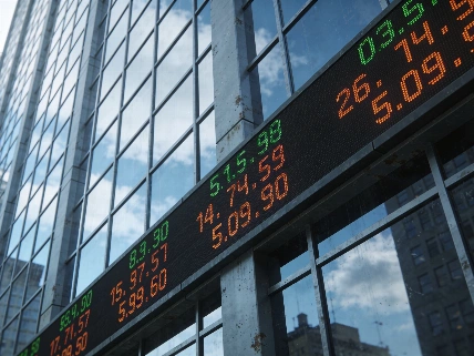 S&P 500 valuation nears dot-com bubble levels as market risks grow FinancialSumo