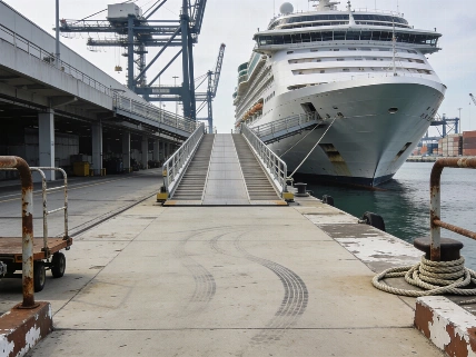 Royal Caribbean Drops U.S. Cruises for Asia-Pacific Expansion FinancialSumo