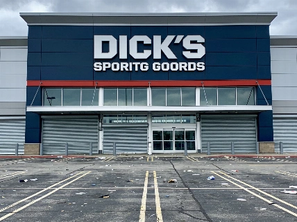 Dick's Sporting Goods Stock Plummets as Goldman Sachs Slashes Target FinancialSumo