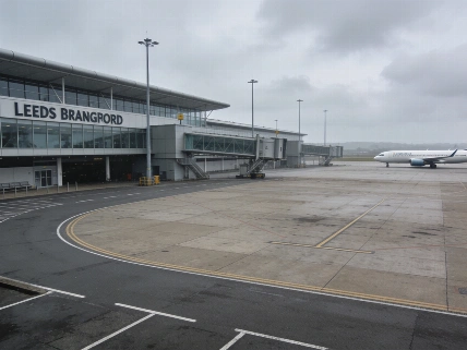 EasyJet Pulls Out of Leeds Bradford, Canceling All Flights by 2027 FinancialSumo