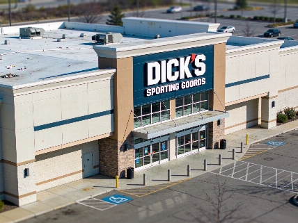 Wells Fargo Backs Dick's Sporting Goods Despite Weak Earnings Outlook FinancialSumo