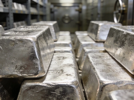 JPMorgan slashes silver outlook as Fed rate risk hits investors FinancialSumo