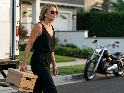 Diane Farr leaves Los Angeles after 30 years FinancialSumo