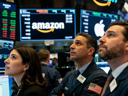 Amazon and Apple Diverge Sharply After Earnings, Shaping Market Direction FinancialSumo