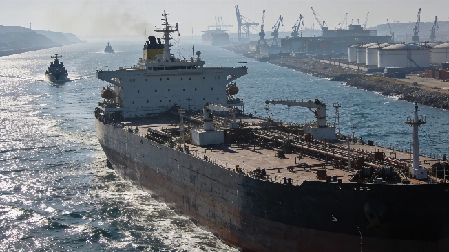 Strait of Hormuz Talks Signal Ongoing Shipping and Oil Market Risks FinancialSumo