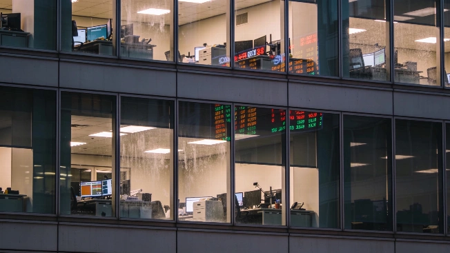 S&P 500 Gains 0.62% to Record High Amid Jobs Data Optimism FinancialSumo