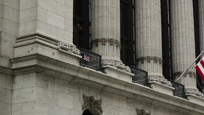 Dow Falls Despite Most Components Rising; Home Depot Beats Estimates FinancialSumo