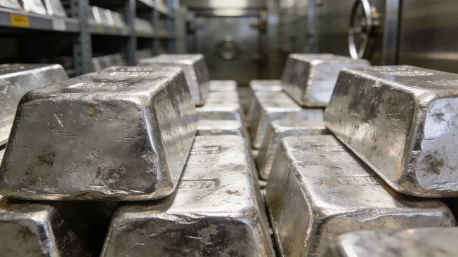 JPMorgan slashes silver outlook as Fed rate risk hits investors FinancialSumo