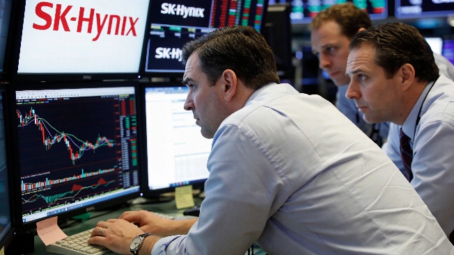 SK Hynix Stock Tumbles After Record U.S. IPO and Cramer's Signal FinancialSumo